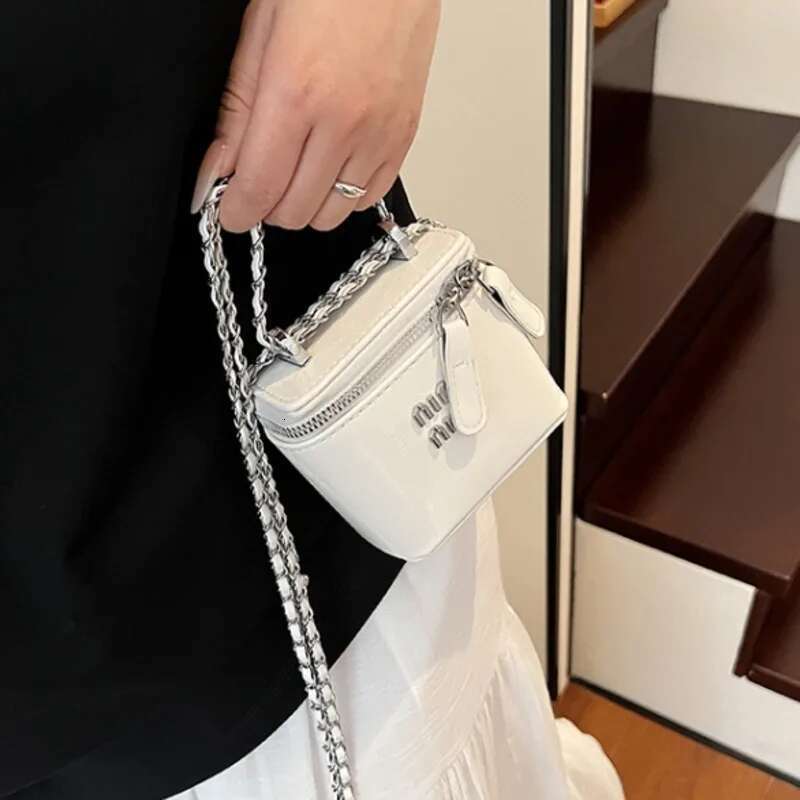 Hand-Held Small Square Women's Versatile Temperament Forest Fashion Light Personality Design Single Shoulder Messenger Bag