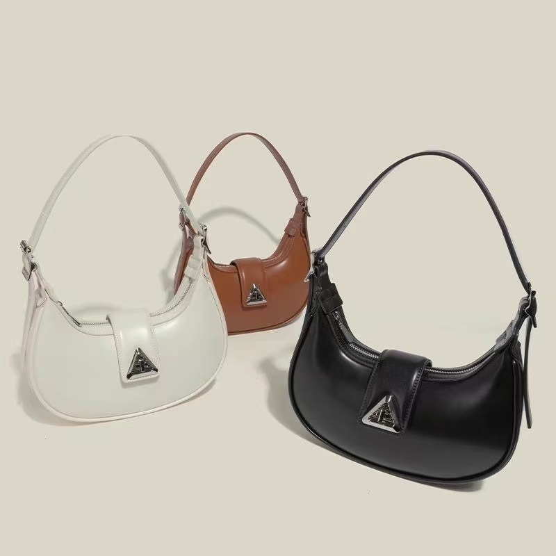 Designer bag Fashion women's leather embossed crossbody bag old flower chain handbag letter striped luxury half moon bag handbag crossbody bag Ho