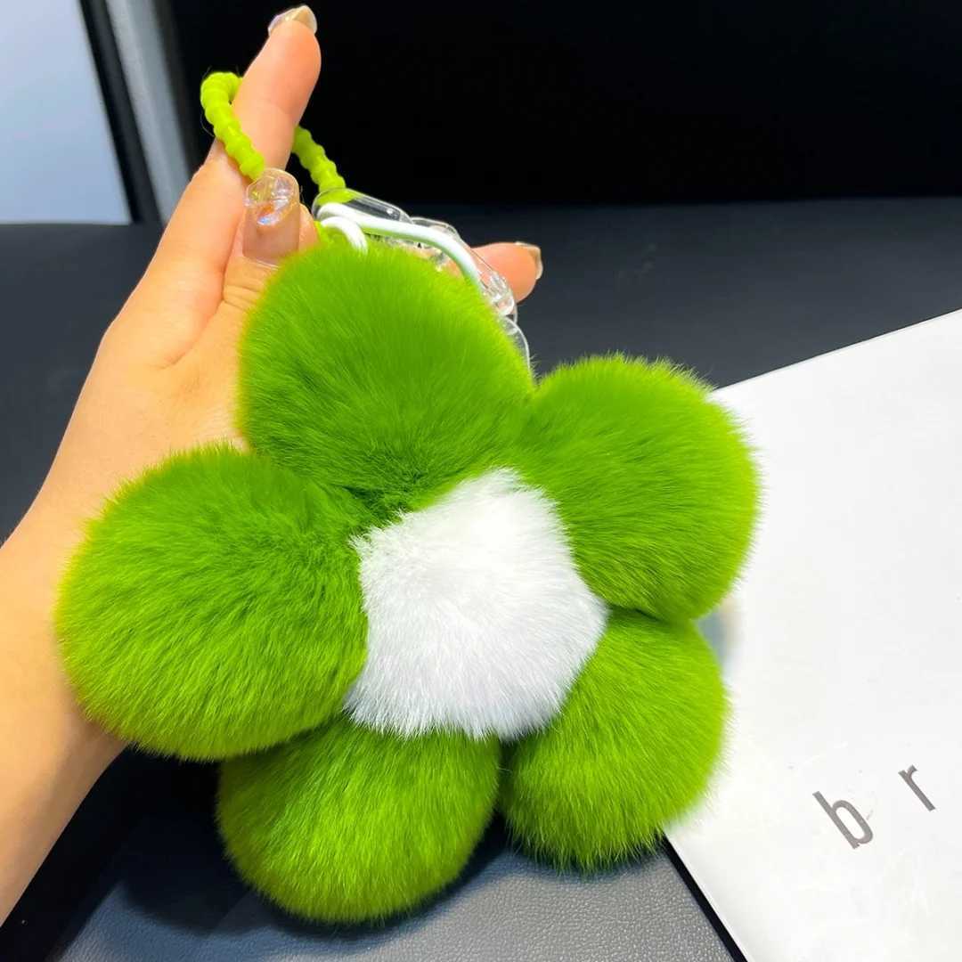 Real Rabbit Fur Creative Flower Pom Ball Keychain Cute Plush Flower Keychains Car Bag Pendant Accessories Moto Key Ring Gift Z250607