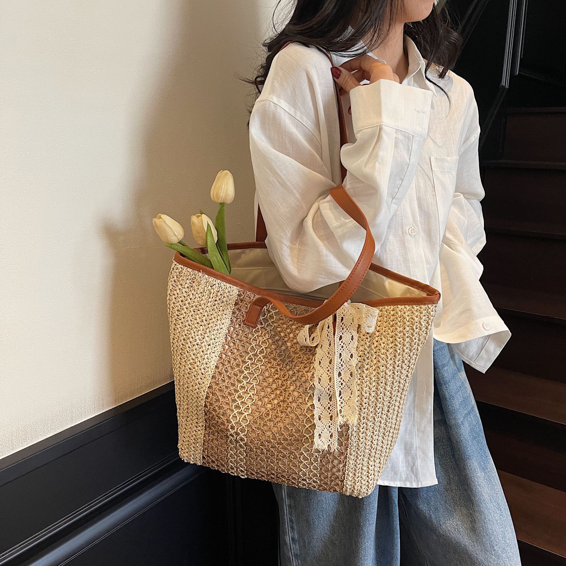 designer Summer Large Capacity Straw Woven Bag for Women 2025 New Fashionable Commuter Shoulder Bag Beach Woven Tot