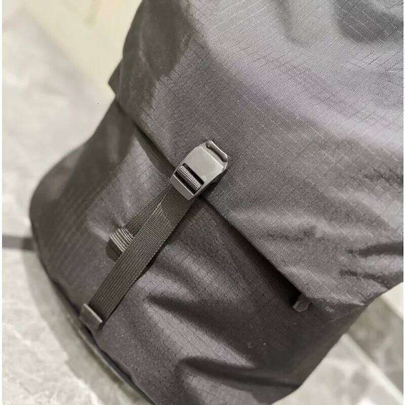 Large capacity men's and women's mailman sports cycling trendy crossbody bags, minimalist workwear bags