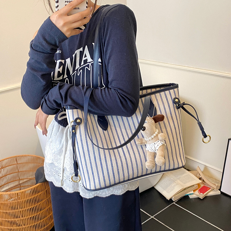 designer Casual Large Capacity Striped Tote Bag for Women 2025 New Trend Versatile Shoulder Bag Lightweight Fashion Bucket Bag