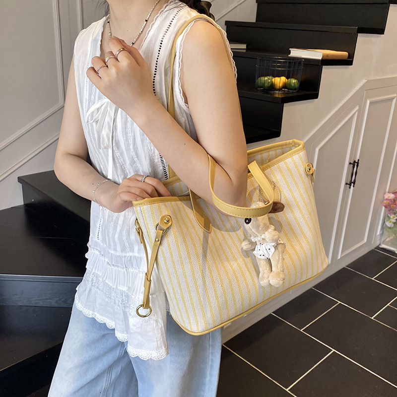 designer Casual Large Capacity Striped Tote Bag for Women 2025 New Trend Versatile Shoulder Bag Lightweight Fashion Bucket Bag