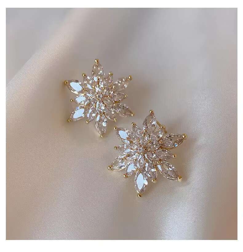2025 Hot Sale High-end Fashion Personalized Design Fashion Jewelry Luxury Moissanite Flower Earrings Elegant Women's Shining E