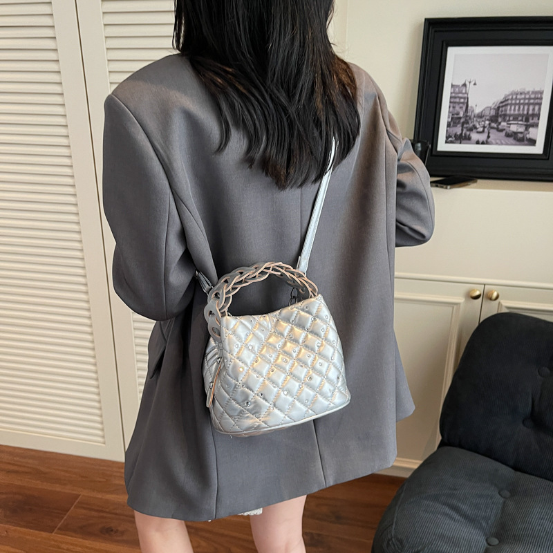 designer Korean Style Fashion Woven Handbag for Women 2025 New Simple Quilted Diamond-Encrusted Bucket Bag Versatile Crossbody Bag