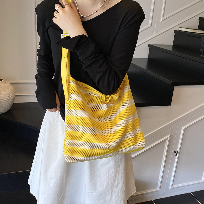 designer Large Capacity Striped Hollow Out Bag for Women Summer 2025 New Casual Shoulder Crossbody Bag Hot Style Mother and Child Bucke