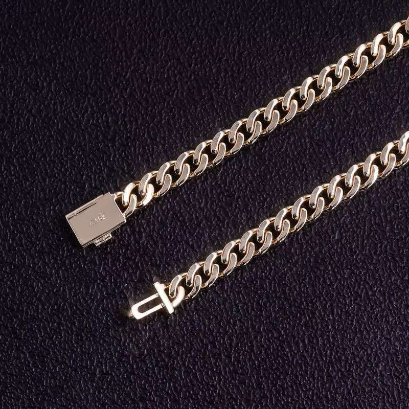Cuban necklace is selling well. Hip-hop style necklace, suitable for both men and women.