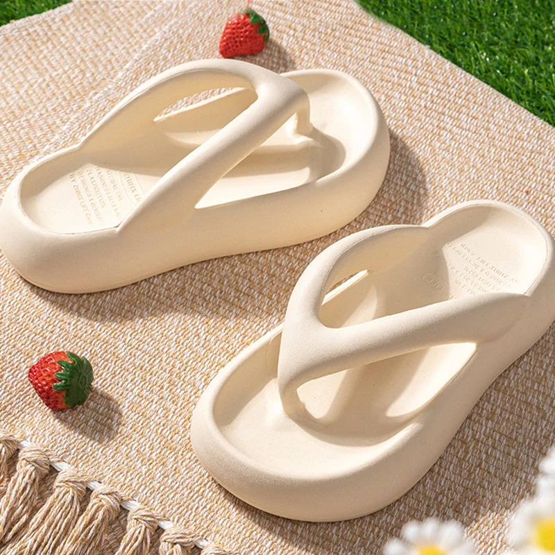 Thick soled herringbone slippers for women in summer height increasing sandals for external wear of anti slip beach shoes 250605