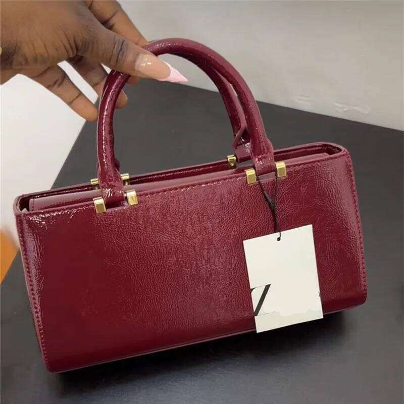 Crimson Small Square Bag With Premium Texture, Mini Single Shoulder Crossbody Handbag