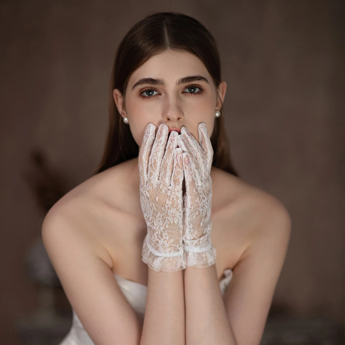 WG093 Vintage Wedding Bridal Gloves Lace Ruffled Edge White Short Wrist Bride Bridesmaid Handschuh Pageant Prom Handmade Gloves 250603