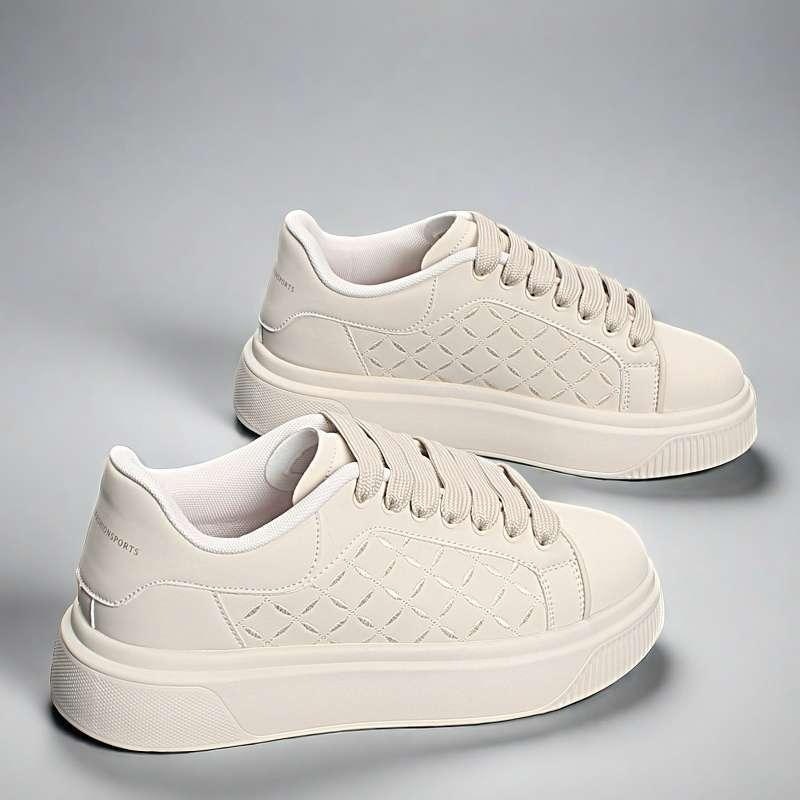 designer Men's shoes 2025, thick-soled white sneakers, Korean version, fashionable and versatile, flat casual sports shoes, three-dimensional che