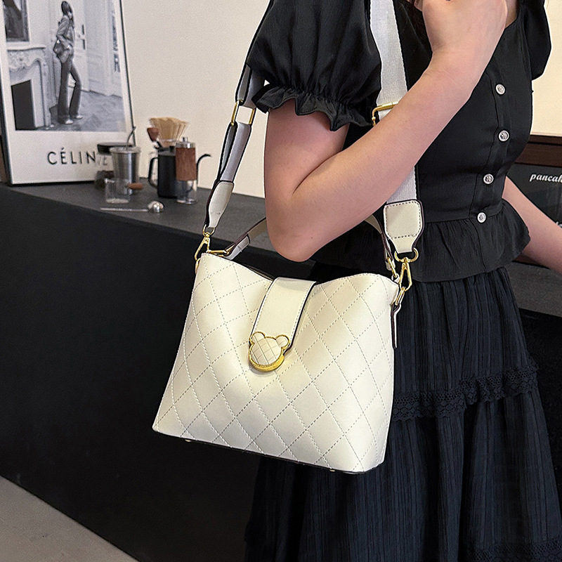 Brand High Quality New Style Quilted Shoulder Bag New Model High-End Retro Bucket Bag Classic Versatile Trendy Crossbody Women's Bag New Free Del