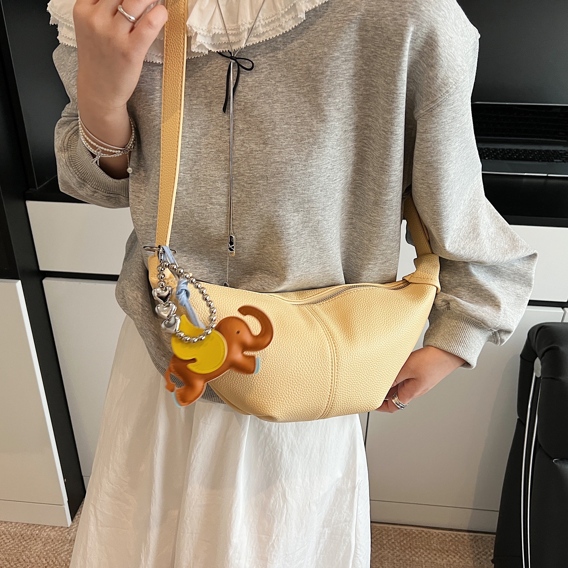 designer Korean Style 2025 Spring New Vintage Simple Pleated Dumpling Bag Ins Women's Bag Trendy Shoulder Bag Crossbody Horn Bag