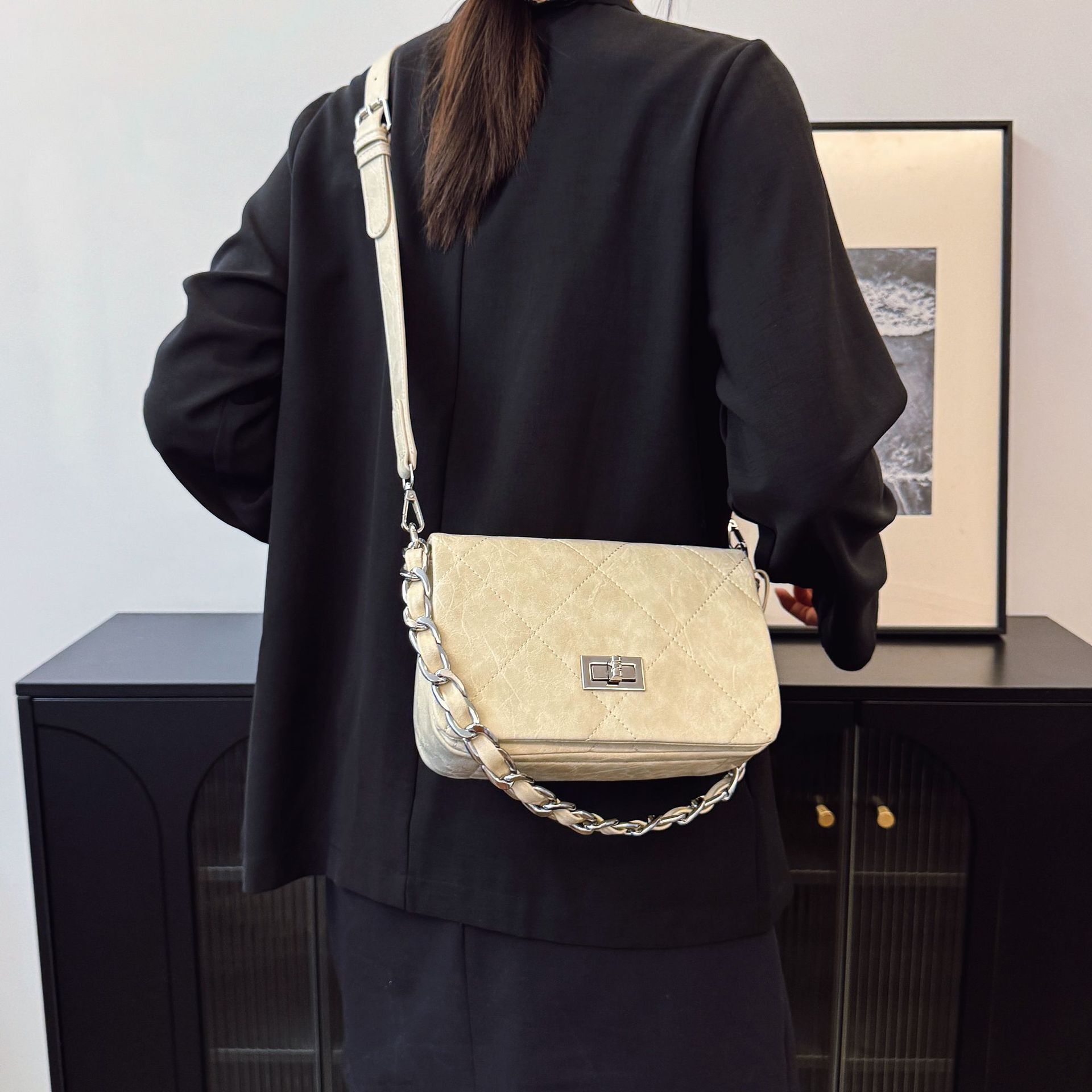 designer Minimalist Textured Stylish Small Bag 2025 New Quilted Chain Handbag Women's Unique Shoulder Crossbody Small Squar