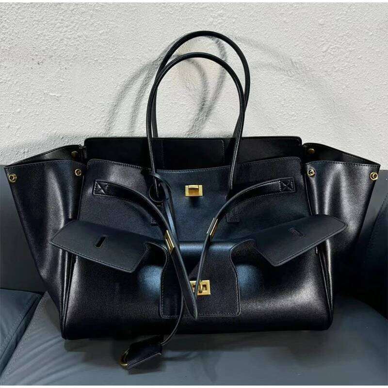 2025 new Lock Tote Wing Roomy Cluth Black Treny Shopping Handbag Large Capacity Commuter Shoulder Bag For Female
