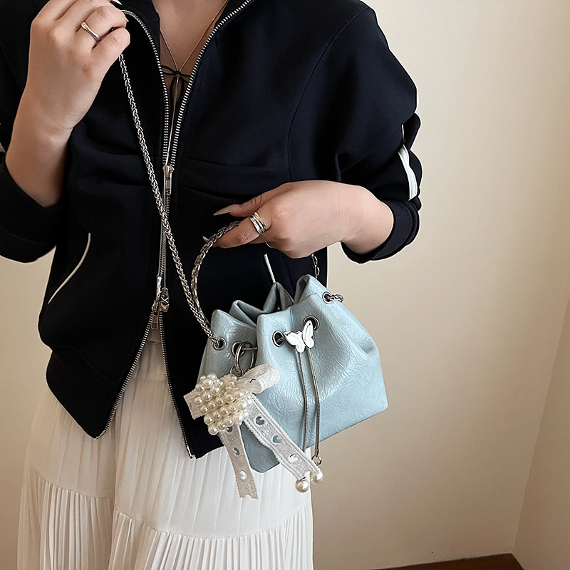 designer 2025 Summer New High-End Handheld Bucket Bag for Women with Chain Drawstring Shoulder Bag Niche Crossbody Ha