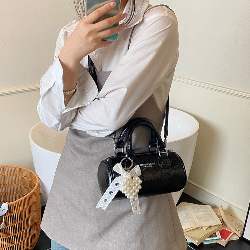 designer Niche Design High-End Handheld Small Bag for Women 2025 New Versatile Cylinder Bag Simple Shoulder Crossbody Women's Bag