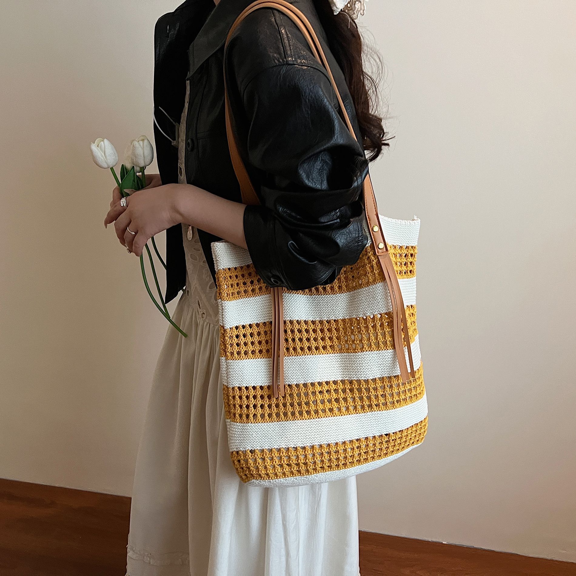 designer New Tote Bag Niche Design Color-blocking Striped Knit Bag Simple Hollow Handbag Shoulder Bag for Women