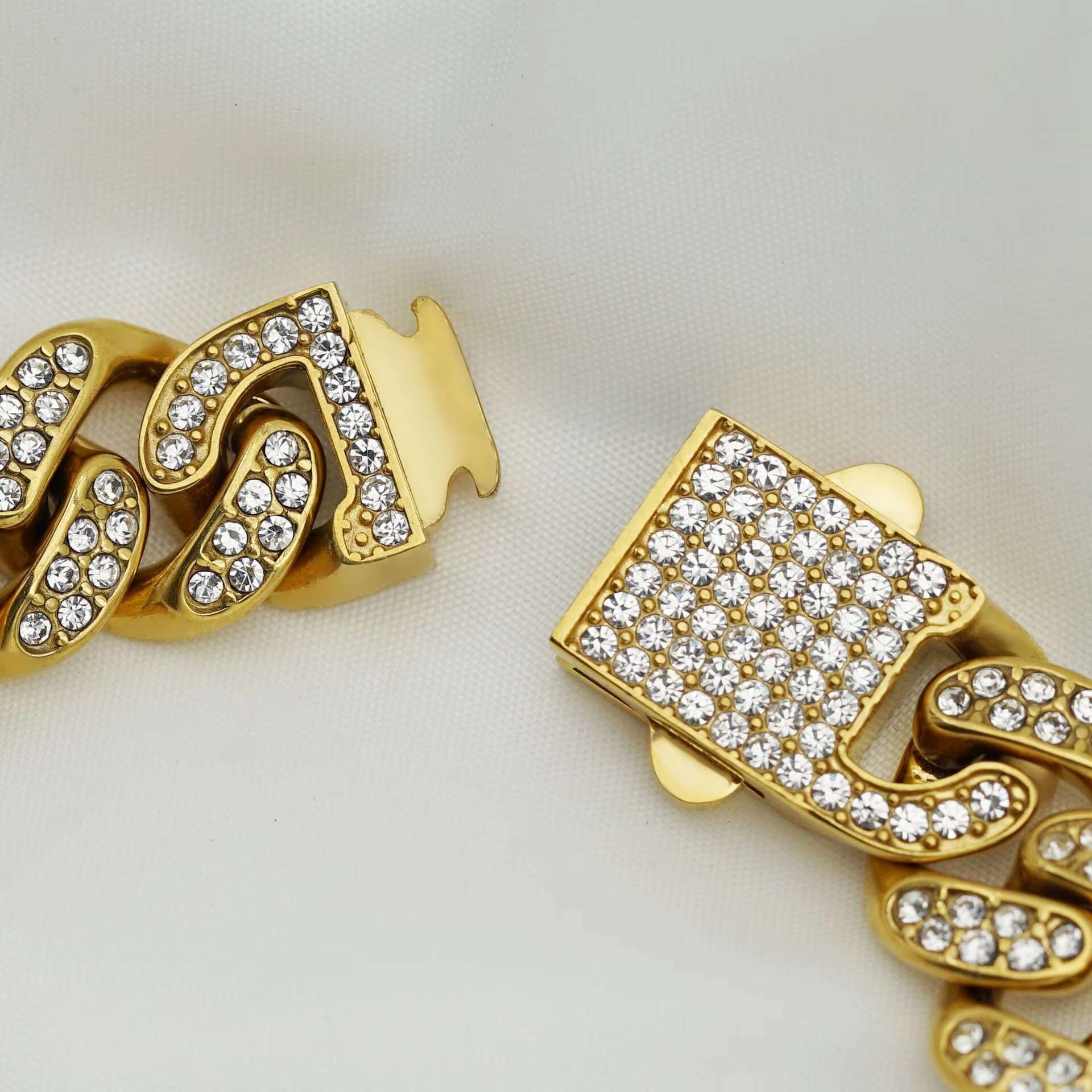 Stainless Steel Cuban Link Chain Mens Iced Out Miami Cuban Bracelet Silver Gold Bling Diamond Hip Hop Jewelry for Men Women