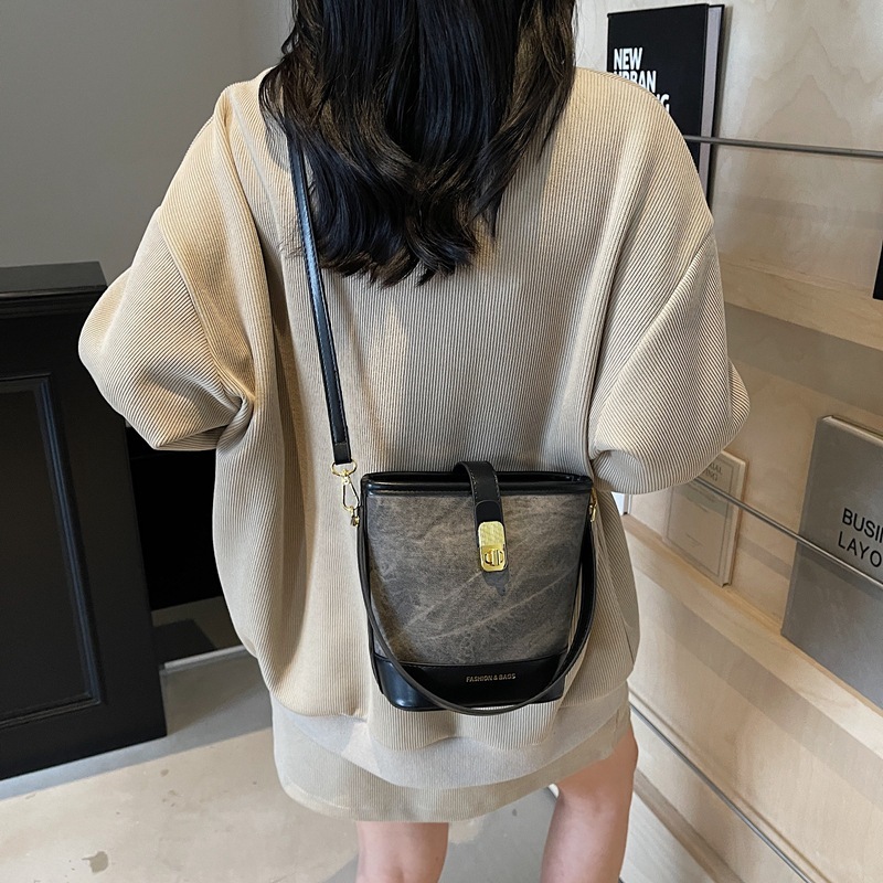 designer 2025 New Stylish Color-Block High-End Handheld Bucket Bag Fashion Simple Versatile Commuter Women's Crossbody Bag
