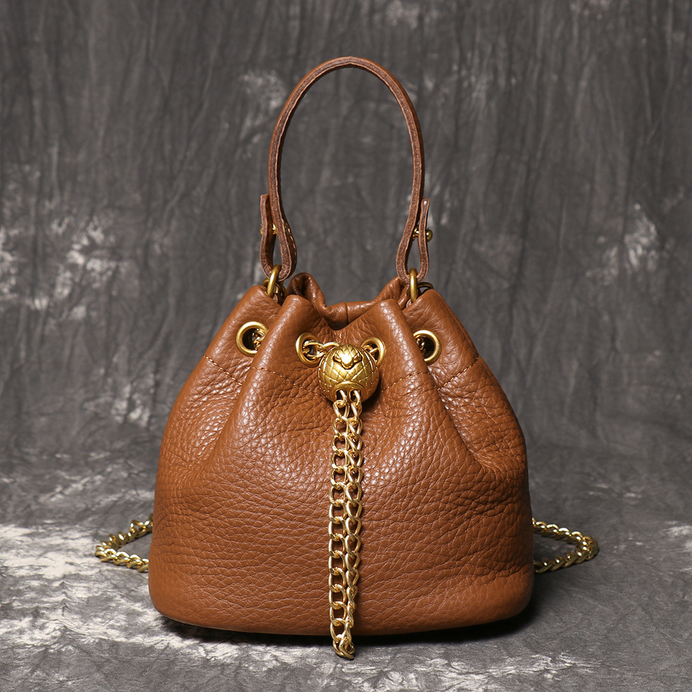Free Delivery Designer Bag Handmade Layer Cowhide Makeup Bag Fashion Casual Versatile Genuine Leather Bucket Bag Soft Leather Chain Bag Free Delivery 