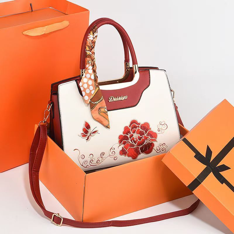 Free Shipping 2025 New Designer Bag Chinese Embroidery Large Capacity Shoulder Bag Luxury Wallet Elegant Women's Handbag