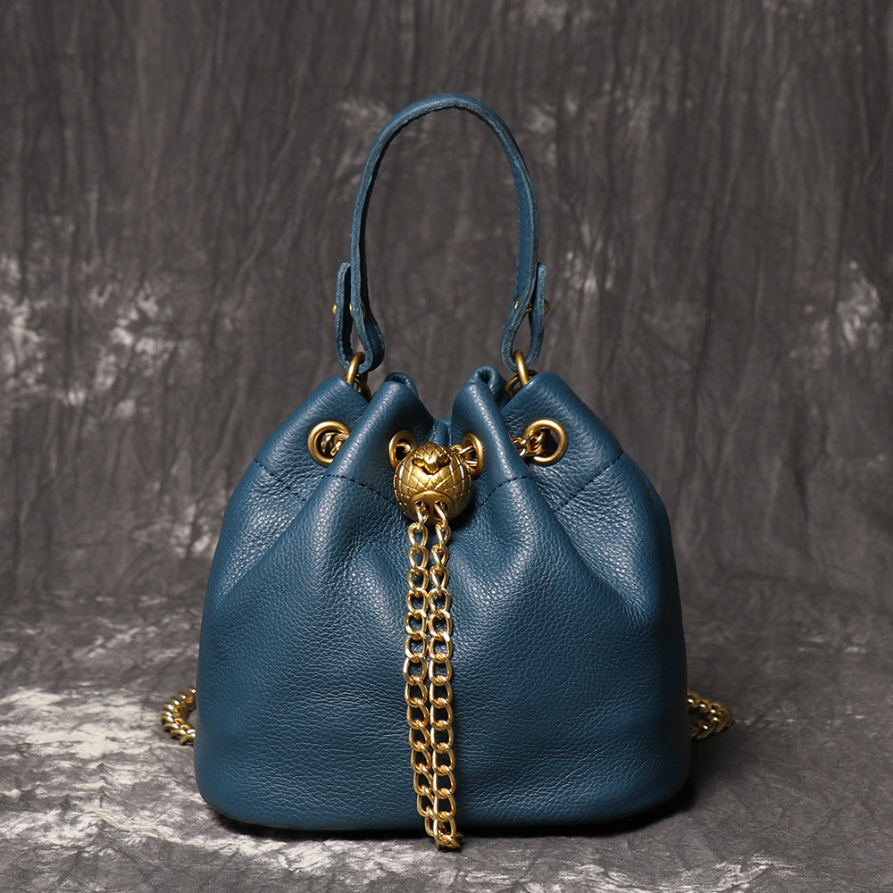 Free Delivery Designer Bag Handmade Layer Cowhide Makeup Bag Fashion Casual Versatile Genuine Leather Bucket Bag Soft Leather Chain Bag Free Delivery 