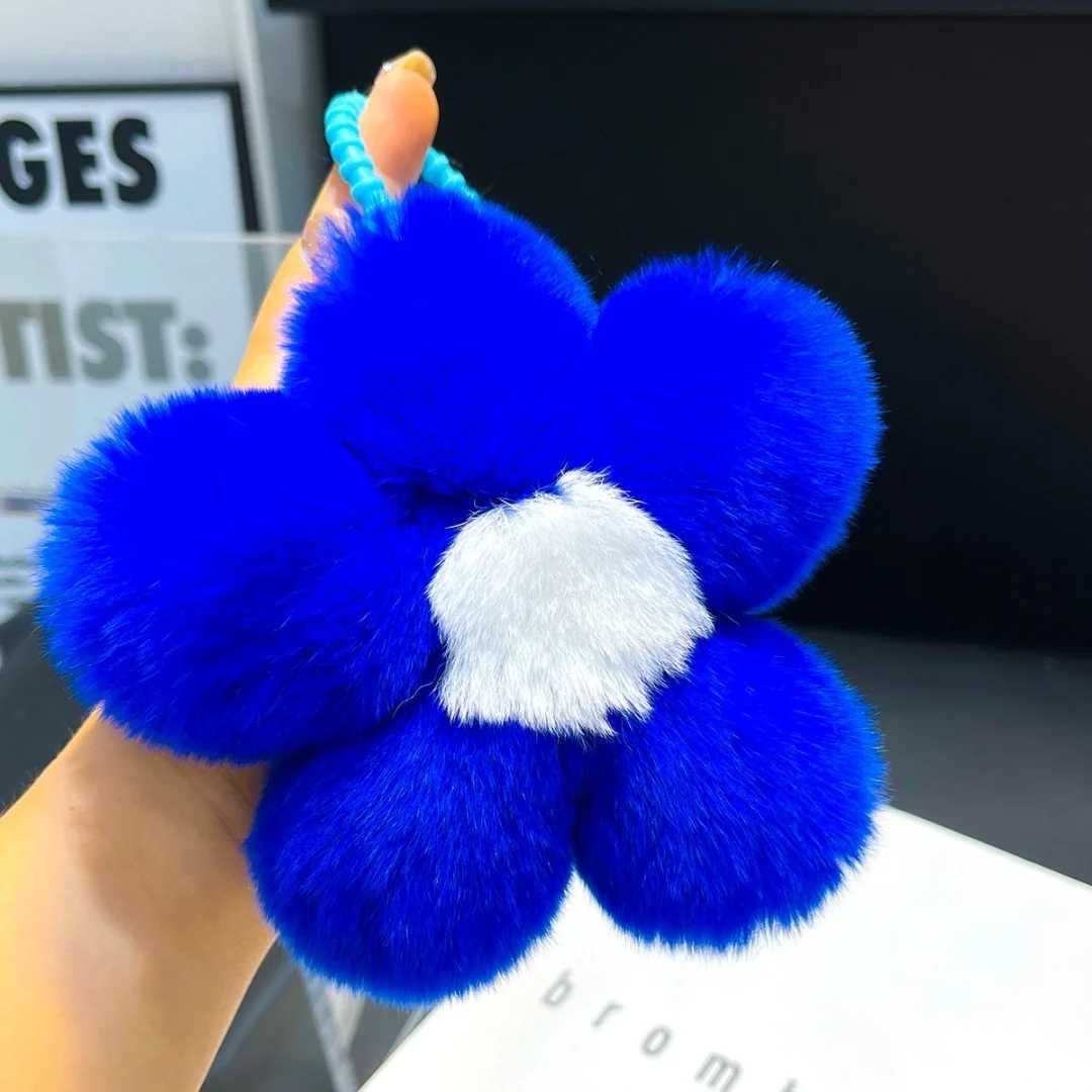 Real Rabbit Fur Creative Flower Pom Ball Keychain Cute Plush Flower Keychains Car Bag Pendant Accessories Moto Key Ring Gift Z250607