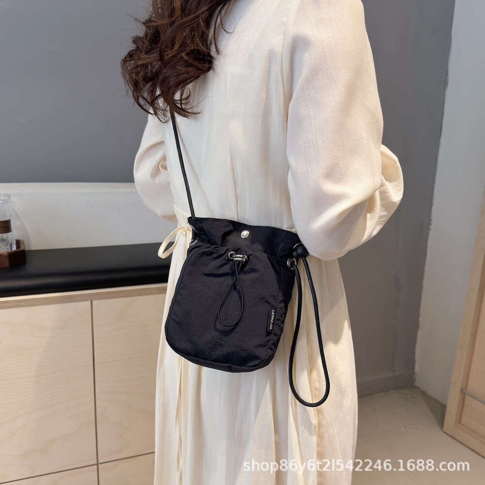 New Lightweight Waterproof Nylon Canvas Unisex Crossbody Phone Casual Versatile Shoulder Bag