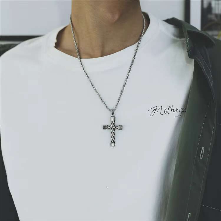 2021 New Fashion Cool Men Steel Jewelry Cross Pendant Necklace in Stock