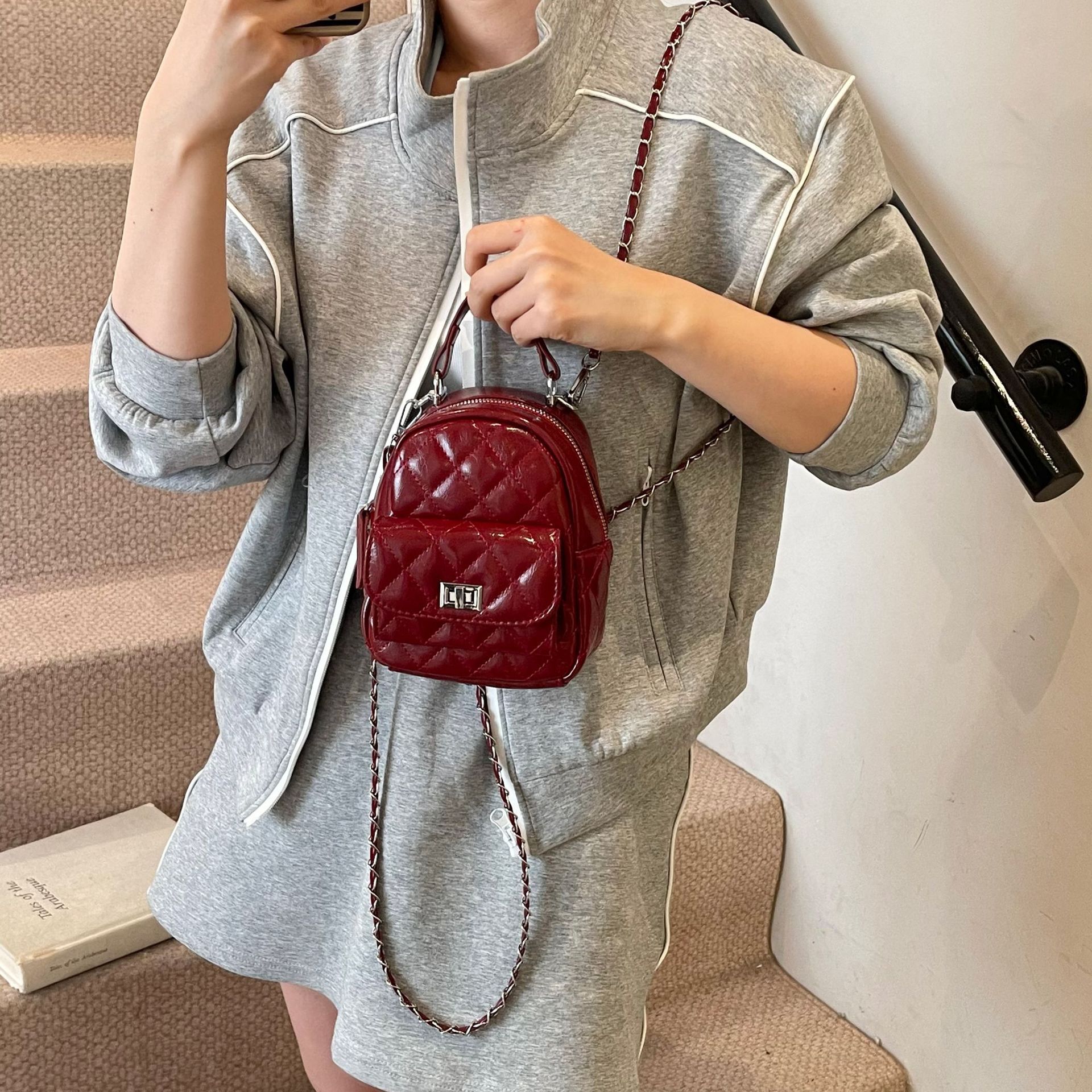 designer High-end Niche Quilted Chain Double Shoulder Small Bag for Women 2025 New Fashion Versatile Backpack Handbag