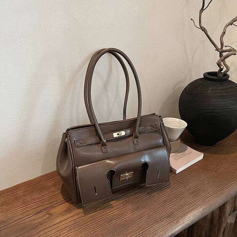 Large Capacity Vintage Lock Shoulder Bag Soft Leather Multi-Pocket Quality Daily Commute Handbag 2024