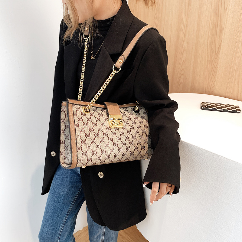 Free Shipping Designer Bag Advanced Sense Tote 2025 New Large Capacity Fashion Chain Handbag Versatile Style Single Shoulder Diagonal Straddle Women&#