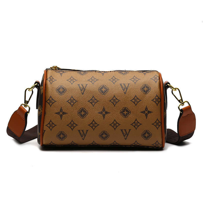 Elegant Multi-Pocket Stylish Feminine Handbag Featuring a Spacious Interior - Ideal for Everyday Use by Modern Woman