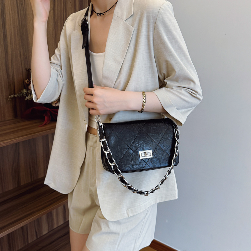 designer Minimalist Textured Stylish Small Bag 2025 New Quilted Chain Handbag Women's Unique Shoulder Crossbody Small Squar