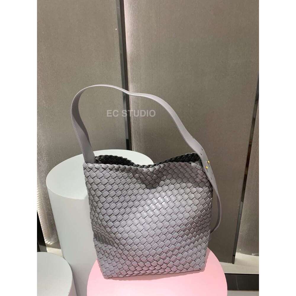 Summer New Women s Casual Woven Basket Shoulder Large Capacity Bucket Bag