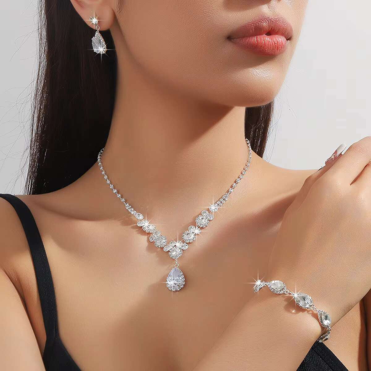Luxurious 3-Piece Bridal Jewelry Set Necklace Earrings Bracelet Elegant Wholesale Accessories for Weddings