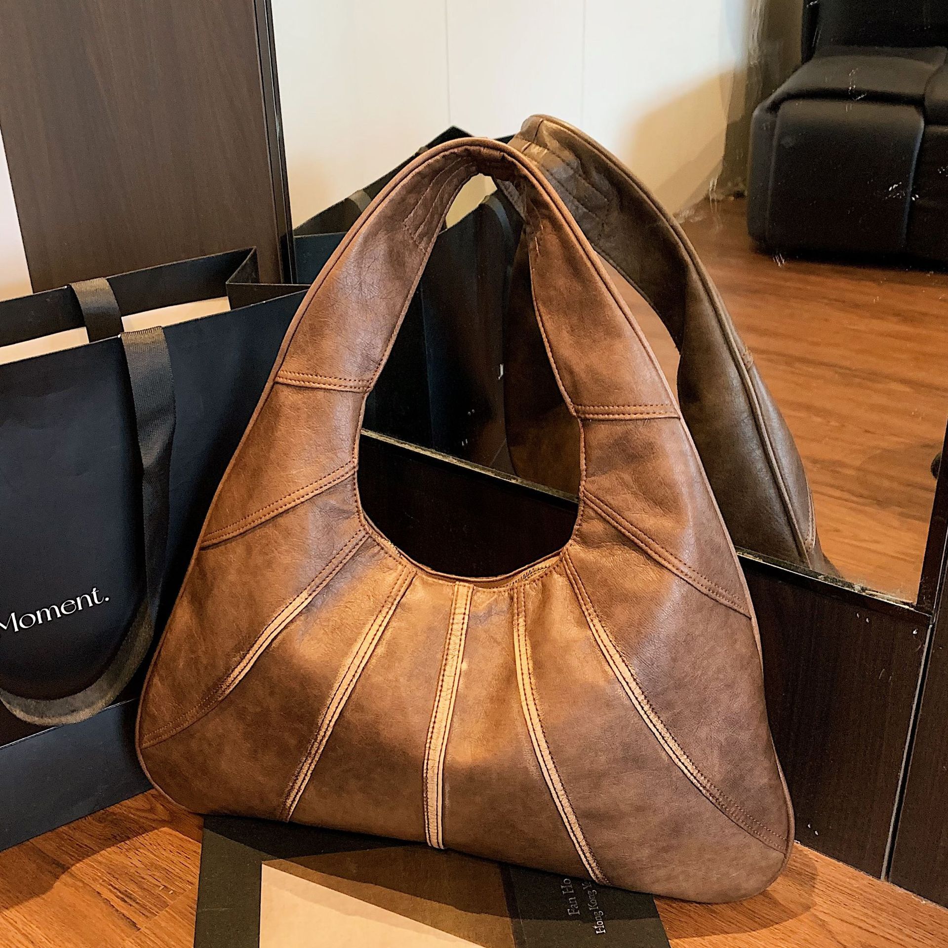 designer Retro Large Capacity Underarm Bag for Women 2025 New Fashion Single Shoulder Crossbody Tote Bag Retro Horn Bag