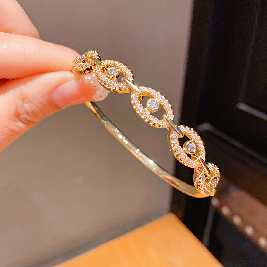 INS hot Luxury Jewelry Designer Bracelet Zircon Round Dia 2025 New Niche Personality Fashion Trendy Bracelet Light High-end Sense Jewelry for Women