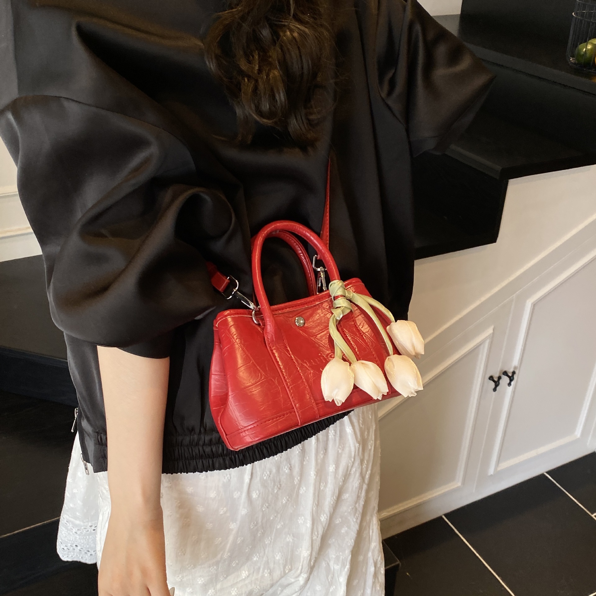 designer Korean Style Handbag for Women 2025 New Summer Commuter Simple Crossbody Bag Fashionable Textured Shoulder Bucket Bag