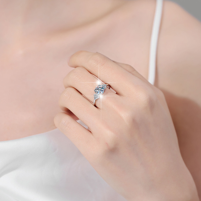 Chic Bridal Accessory: Premium Quality Moissanite Gemstone, Geometrical Styling