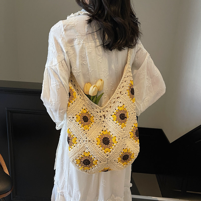 designer Large Capacity Woven Bag 2025 New Hook Flower Shoulder Bag Forest Style Hollow Cotton Beach Bag Vacation Tote Bag