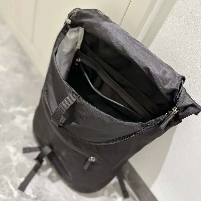 Large capacity men's and women's mailman sports cycling trendy crossbody bags, minimalist workwear bags