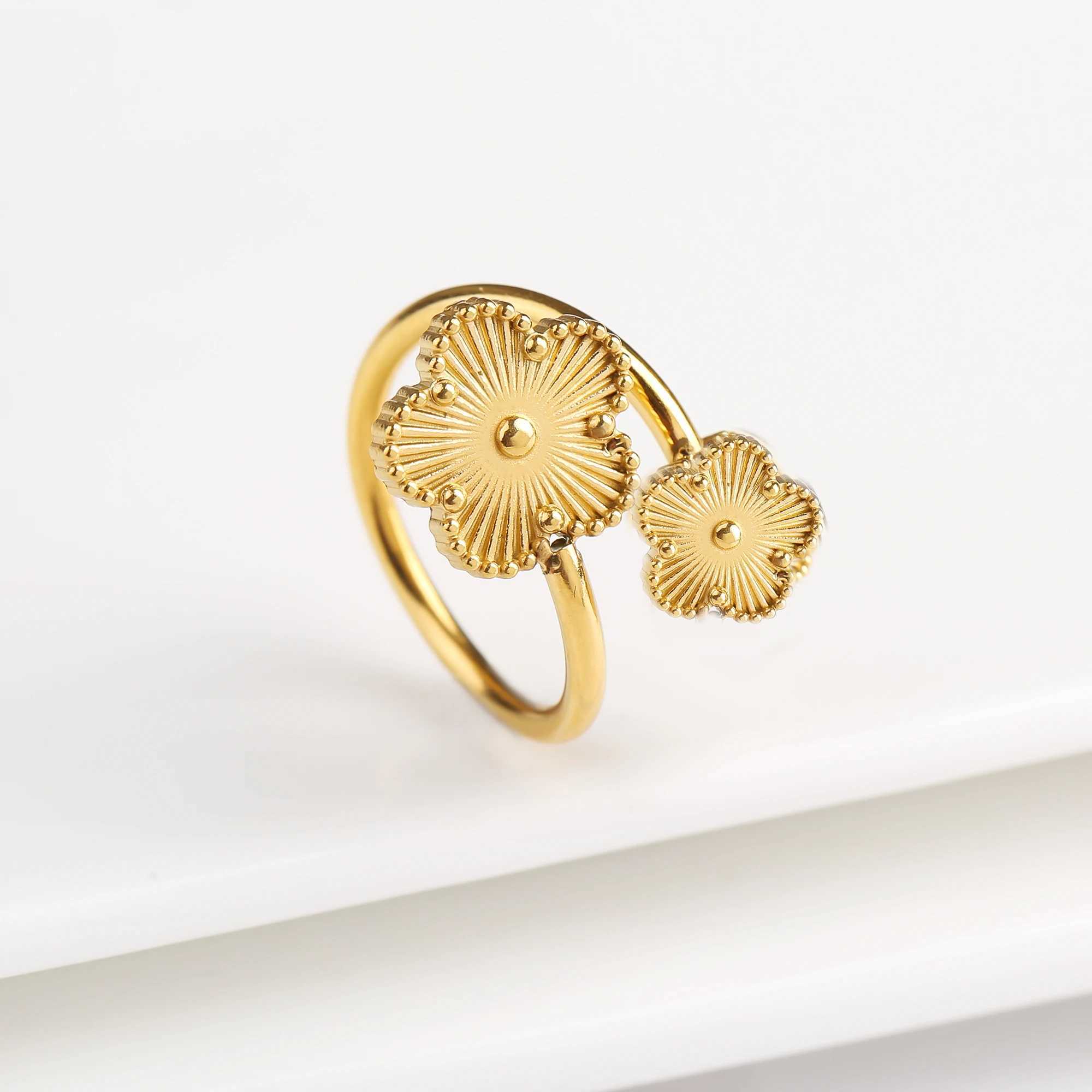 High Quality Luxury Stainless Steel Botanical Five Flower Bangle Necklace Ring Jewelry Set Classic for Women Jewelry Z250607