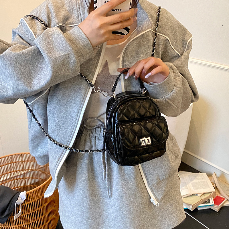 designer High-End Niche Quilted Chain Backpack for Women 2025 New Fashion Versatile Small Backpack Handbag