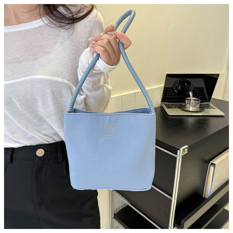 Luxury Wallet Free Shipping 2025 New Designer Bag High Elasticity Waterproof Nylon Multi Functional Leisure Shoulder Bag Fashion Embroidery Handbag