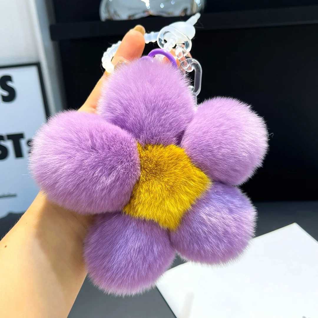 Real Rabbit Fur Creative Flower Pom Ball Keychain Cute Plush Flower Keychains Car Bag Pendant Accessories Moto Key Ring Gift Z250607
