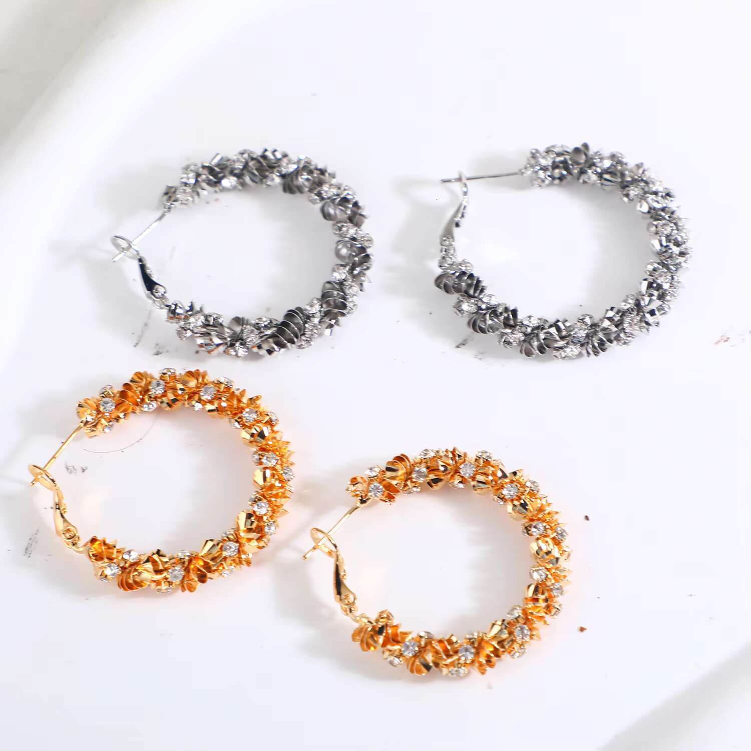 Fashion Non Tarnish Hypoallergenic Earrings Wholesale Gold Plated Flower Charm Hoop Earrings Women