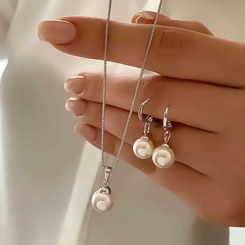 3 Pcs Round Pearl Jewelry Set Including Earrings Pendant Necklace for Women Exquisite Fashion Rhinestone Double Wedding Jewelry Set Gift Z250607