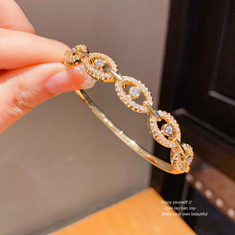 INS hot Luxury Jewelry Designer Bracelet Zircon Round Dia 2025 New Niche Personality Fashion Trendy Bracelet Light High-end Sense Jewelry for Women